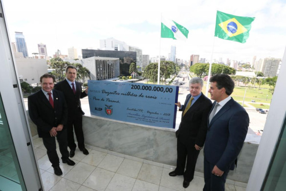 Assembleia devolve R$ 200 milhões das suas economias em 2013 ao Poder Executivo