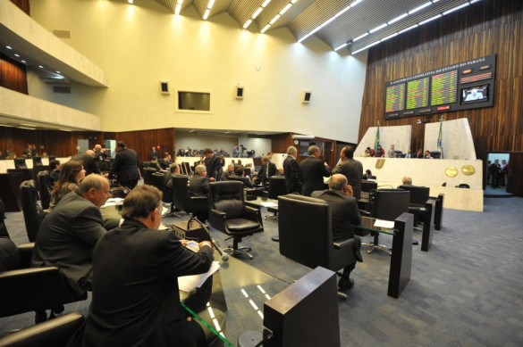 Com a realização de duas sessões, deputados mantêm veto e aprovam 22 projetos