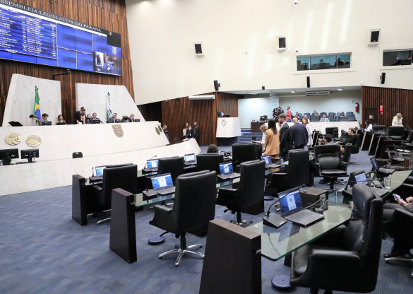 Aprovado projeto para ampliar divulgação de canais de denúncias contra maus-tratos aos animais