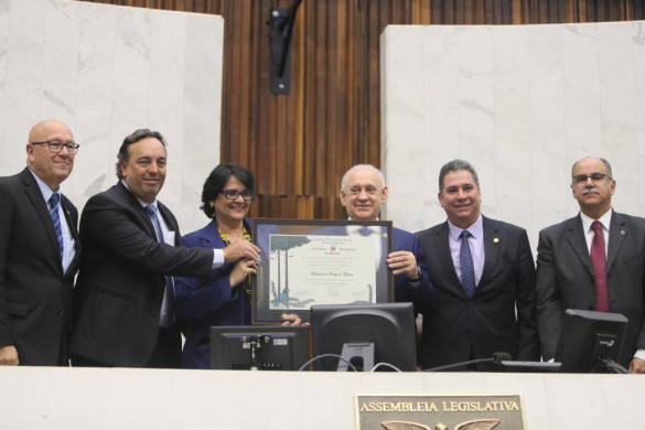 Ministra Damares Alves recebe o título de Cidadã Benemérita do Paraná
