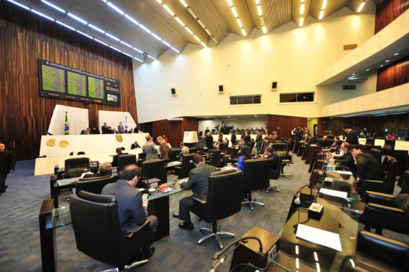 Projeto que obriga operadoras de telefonia e de TV a cabo a prestarem atendimento presencial é aprovado