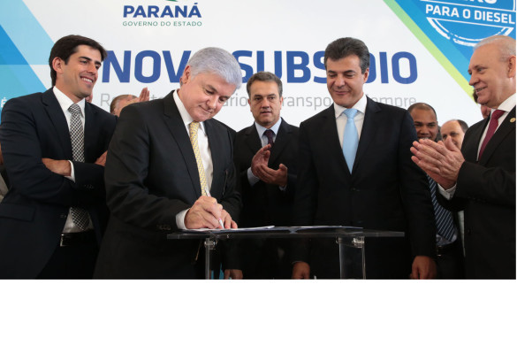 Assembleia participa da solenidade de sanção da lei que isenta ICMS do diesel para o transporte coletivo