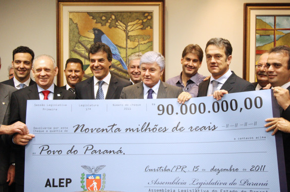 Assembleia fecha ano de 2011 devolvendo R$ 90 milhões ao governador Beto Richa