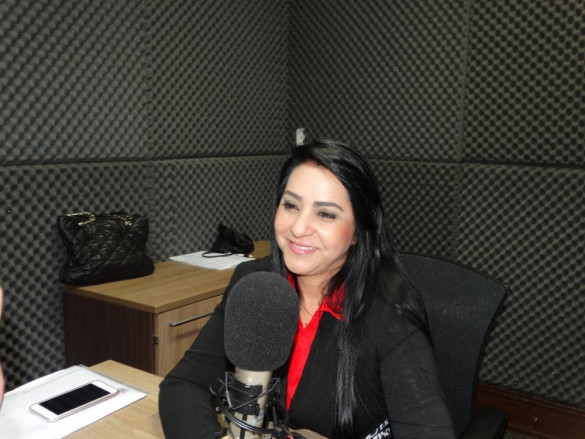 O "Fala Deputado" desta semana está cor de rosa, com a participação da deputada Cantora Mara Lima