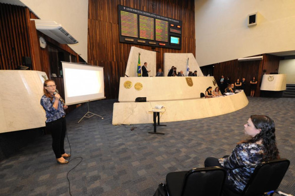 Pesquisadoras da UFPR apresentam seus trabalhos na Assembleia Legislativa