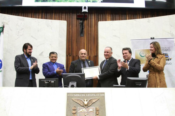 Paraná Turismo recebe homenagem na Assembleia Legislativa