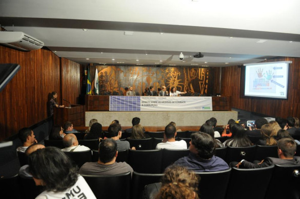 Sociedade organizada participa dos debates sobre as medidas contra a corrupção
