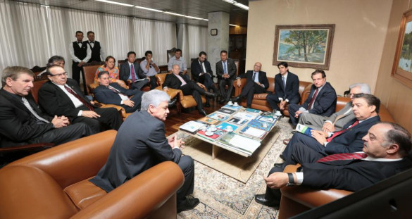 Deputados, prefeitos e conselheiros do TCE buscam solucionar impasse na prestação de contas dos municípios
