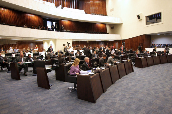 Legislativo aprova novas regras para convênios com municípios