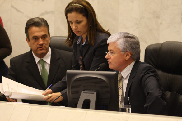 Rossoni e Plauto Apresentam Projeto de Lei Complementar que Regulamenta Publicação de Atos Oficiais