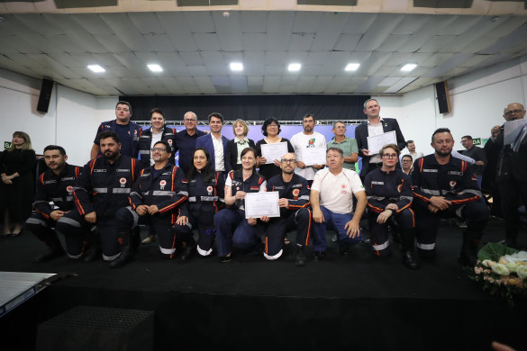 Deputada Luciana Rafagnin (PT) homenageia entidades na Assembleia Itinerante em Pato Branco