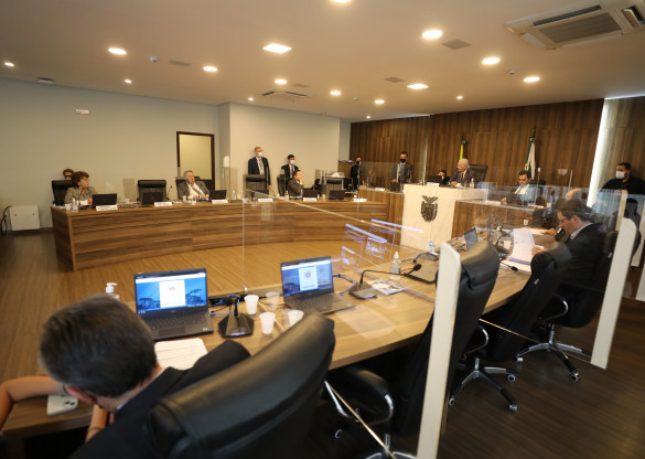 Deputados dão primeiro passo para aprovar pacote do governo para o funcionalismo