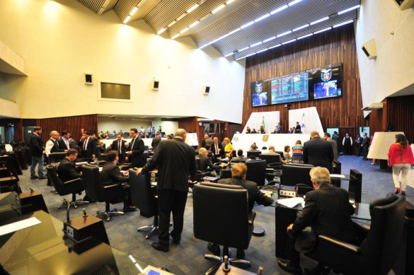 Instalação de equipamentos que mancham dinheiro de caixas eletrônicos durante furtos é aprovada em segundo turno