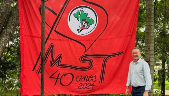 Deputado Professor Lemos (PT) entrega Menção Honrosa em homenagem aos 40 anos do MST