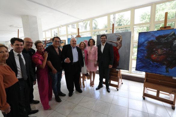 Rafael Greca visita Assembleia e elogia exposição e Espaço Cultural da Casa