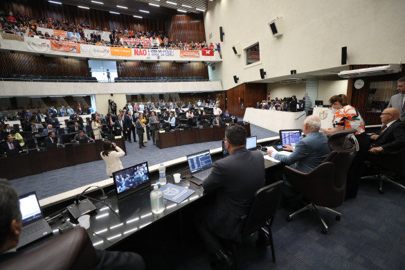 Transformação da Copel em companhia de capital disperso é aprovada em primeira discussão