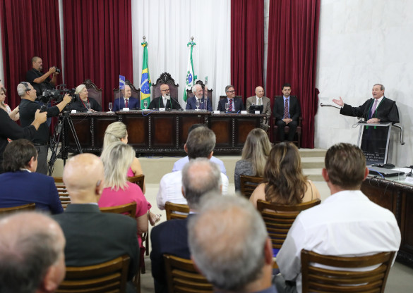 Deputados prestigiam posse de Augustinho Zucchi no Tribunal de Contas