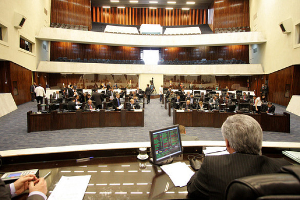 Deputados aprovam nove projetos de lei durante a sessão desta terça-feira (9)