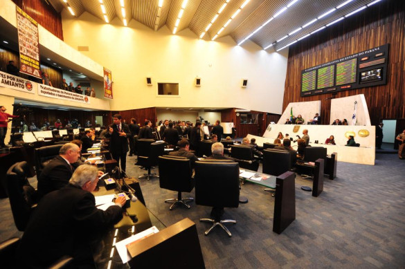 Reajustes dos servidores do MPPR, do TJ e do TCE seguem para sanção do governador