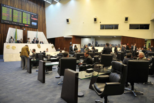 Projeto que altera o regime de registros de veículos no Paraná recebe emendas e retorna para a CCJ