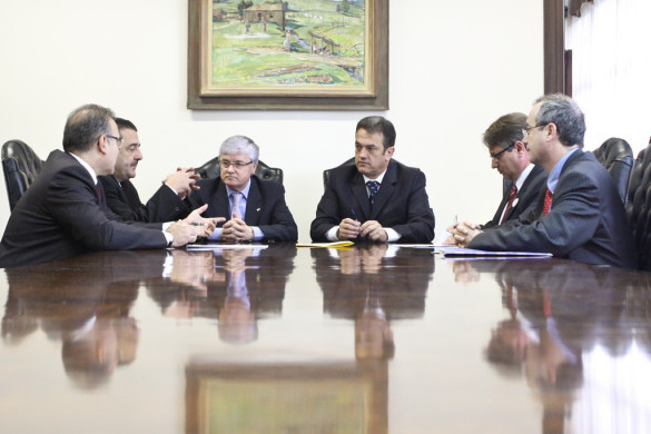 Rossoni e Plauto Firmam Convênios Para Concessão de Empréstimos Consignados Aos Servidores da Al