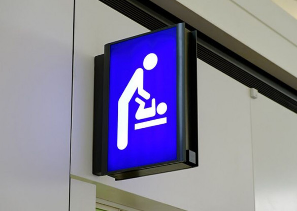 Estabelecimentos deverão disponibilizar fraldário acessível para idosos, crianças e pessoas com deficiência