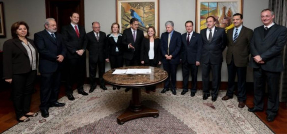 Assembleia e Paranaprevidência renovam convênio para controle da regularidade de aposentadorias