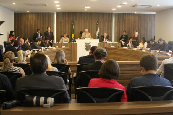 Projeto que trata do regime de trabalho e salários do Tribunal de Contas é aprovado pela CCJ