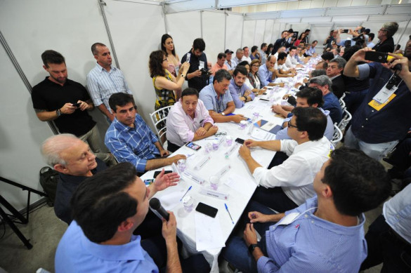 Atendimento à população, prefeitos e reuniões marcam a agenda dos deputados em Londrina