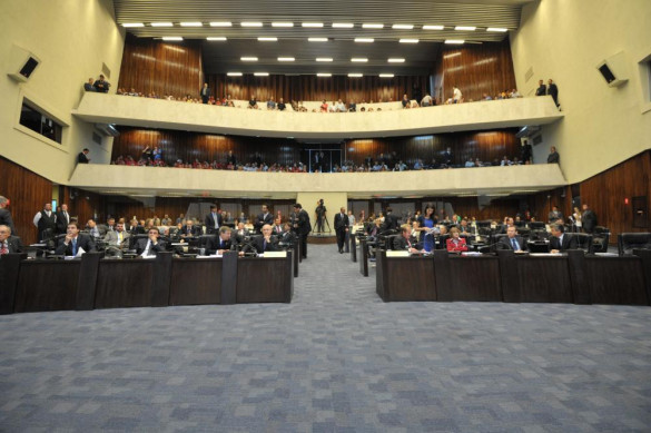 Deputados aprovam auxílio-moradia para magistrados e a criação da Fundação Estatal de Saúde