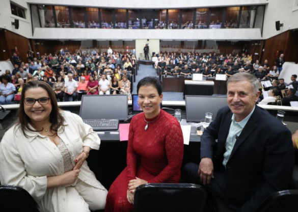 Sessão solene celebra aniversário de Pinhais e personalidades que contribuíram para a história do município