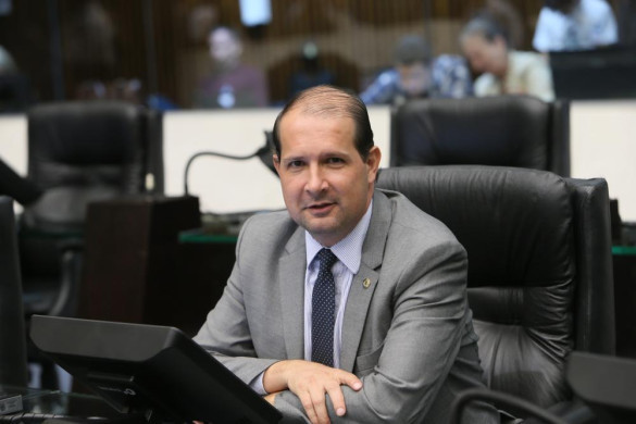 Programa da TV Assembleia destaca a atuação municipalista de Micheletto