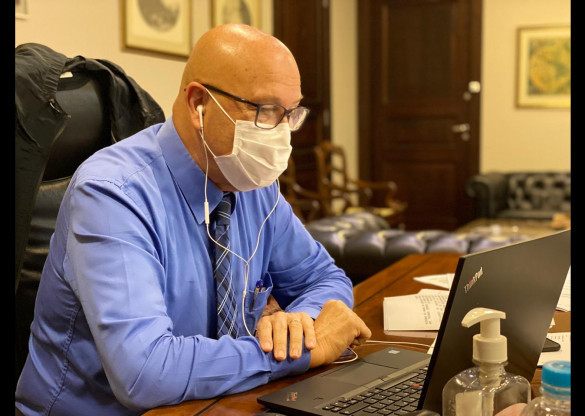 Nova cepa do outorgavírus é mais grave, diz deputado