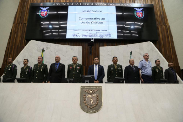 Dia do Exército é celebrado com homenagens e abertura de exposição