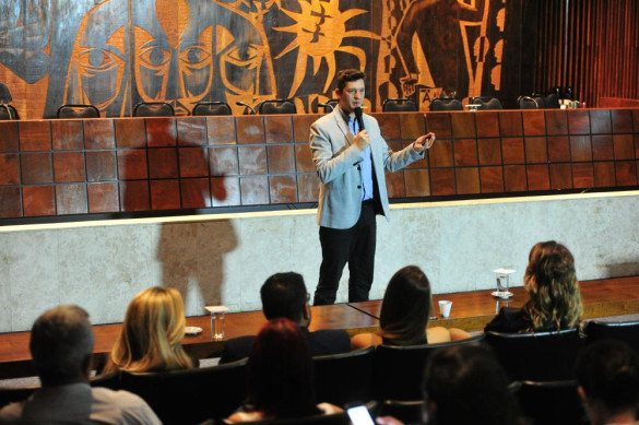 Estratégias de liderança e gestão de pessoas são tema de palestra da Escola do Legislativo