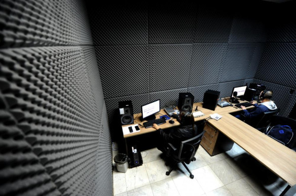 Estúdio da Rádio Assembleia é modernizado, com novos equipamentos e isolamento acústico especial