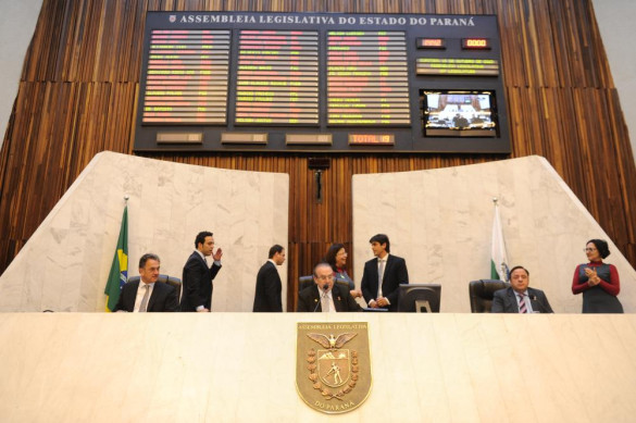 Assembleia aprovou dez projetos de lei na sessão desta terça-feira (13)