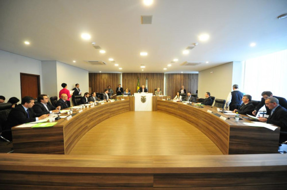 Projeto com normas para participação da iniciativa privada no SUS tem votação adiada na CCJ
