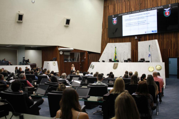 Assembleia promove debate sobre técnicas e  normas para elaboração de projetos de lei