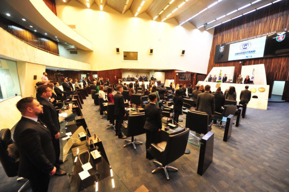 Parlamento Universitário é instalado na Assembleia Legislativa do Paraná