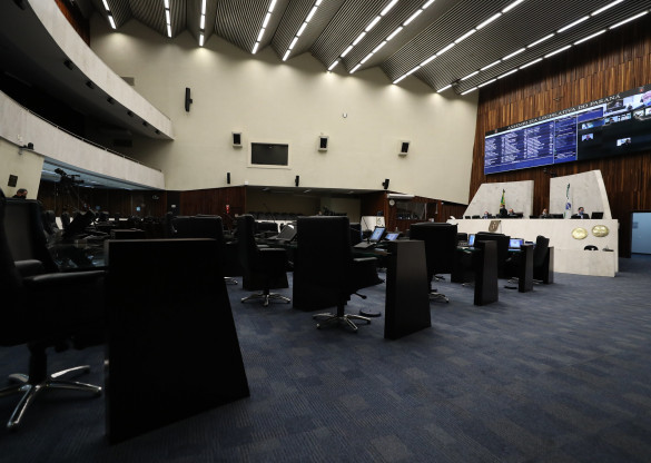 Projeto que altera diretrizes da Ilha do Mel continua sob análise da CCJ após pedido de vista