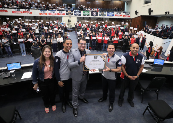 Músicas, danças e louvores marcaram homenagem à Força Jovem Universal