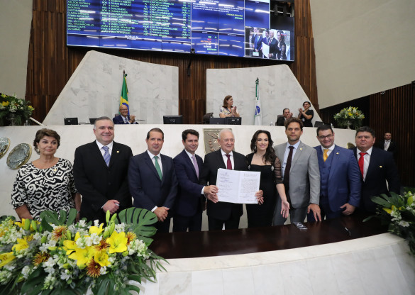 Deputadas e deputados  tomam posse na Assembleia Legislativa e elegem nova Mesa