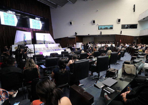 Palestra musical conscientiza mulheres sobre violência doméstica e relacionamentos abusivos