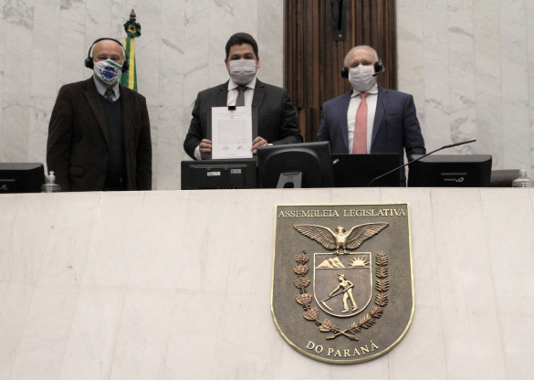 Gugu Bueno toma posse como deputado estadual durante sessão remota