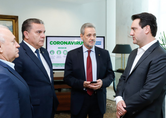 Líderes de Poderes se unem para adotar medidas para conter o avanço do coronavírus. Ouça.
