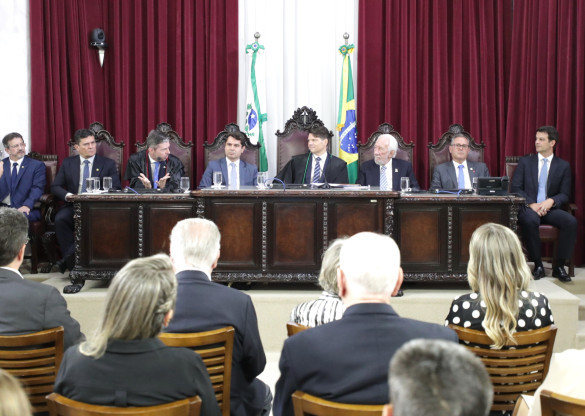 Parlamentares participam de posse do novo presidente do Tribunal de Contas do Estado do Paraná