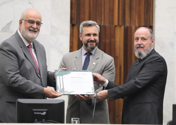Assembleia celebra os 35 anos de ministério do Pr. Luiz Roberto Soares Silvado à frente da Igreja Batista do Bacacheri