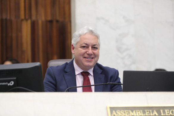 Deputado Douglas Fabrício (Cidadania) apresenta projeto de lei que prevê 10% das vagas de estágio para jovens com deficiência