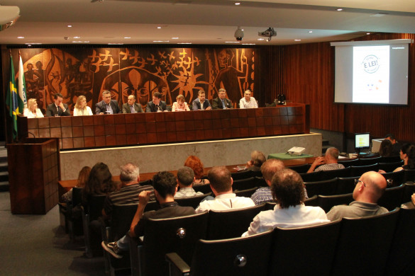 Ações em prol da saúde bucal e de prevenção ao câncer de boca são debatidas na Assembleia
